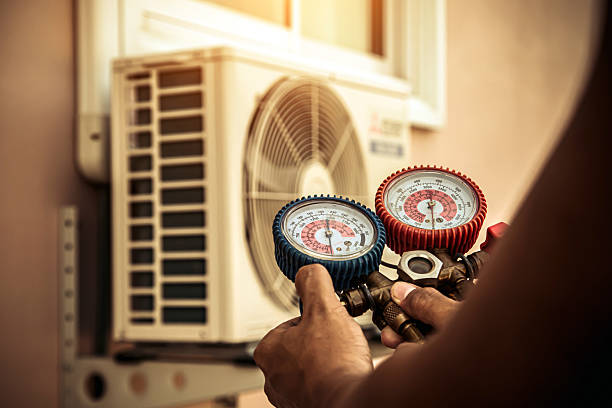 Professional Hvac technician working in Beloit, WI